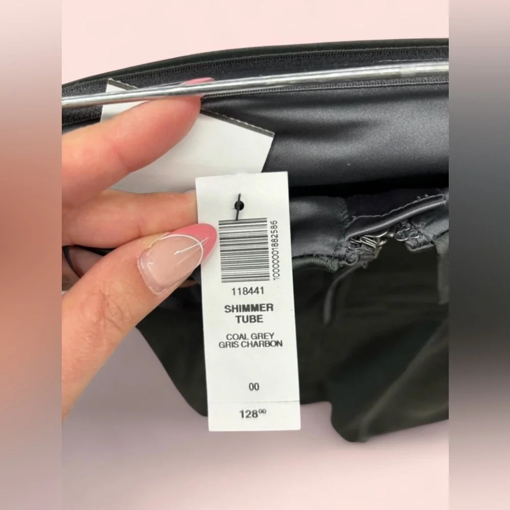 Aritzia Shimmer Tube Dress 

BRAND NEW WITH TAGS - Picture 4 of 4